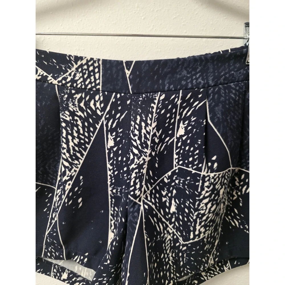 Mossimo‎ Women's Navy Blue Geometric Print Shorts Size S/P - Stretchy/Spandex